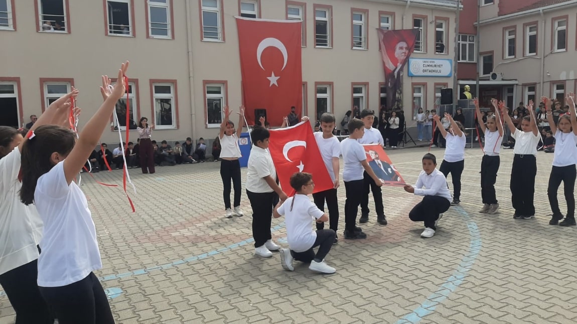 23 Nisan Ulusal Egemenlik ve Çocuk Bayramını Okulumuzda Coşkuyla Kutladık. 